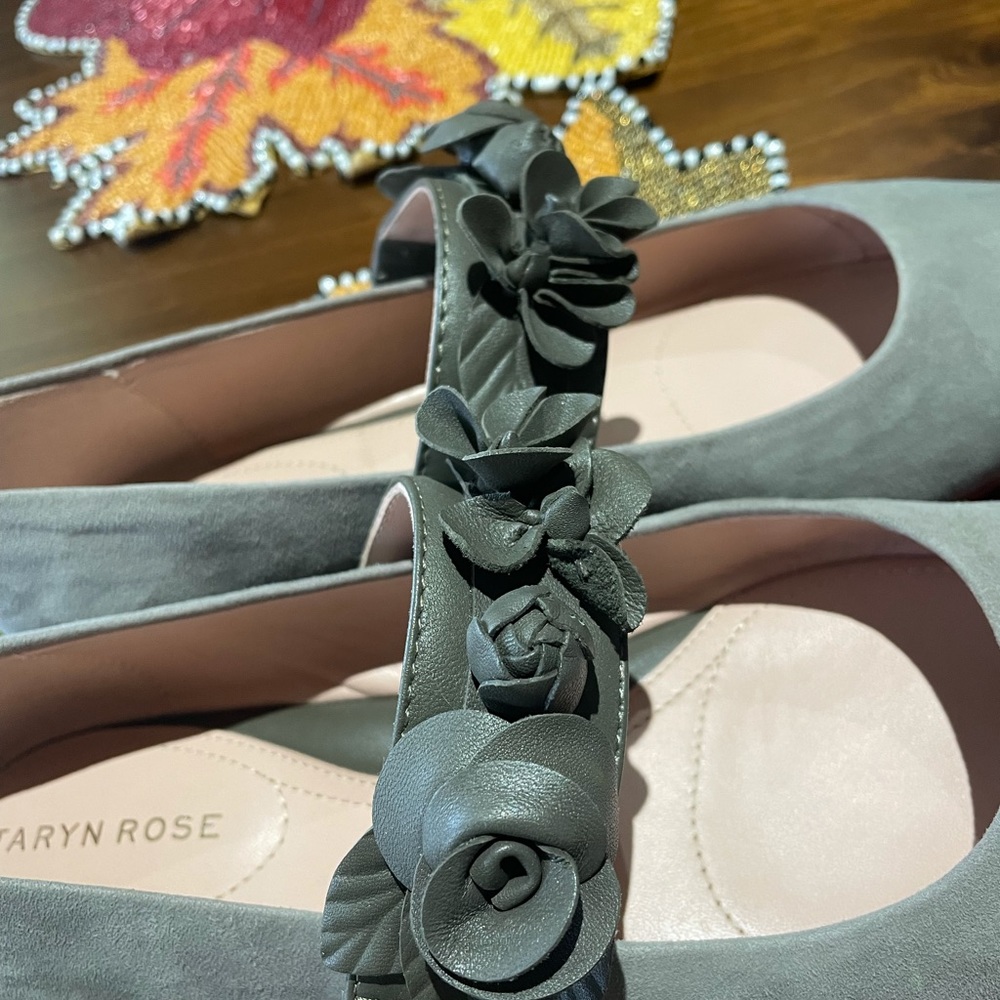 Taryn Rose suede flats - Picture 2 of 5